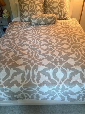 Barbara Berry Queen Duvet Cover, 2 Euro Shams & 1 Roll Pillow Cover